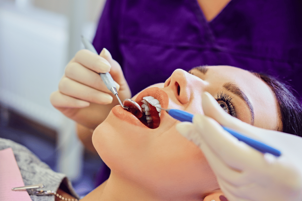 Cómo quitar el sarro de los dientes: cuidado diario