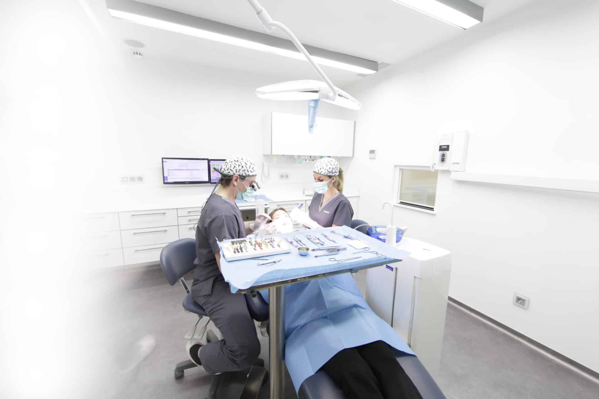 Implantes dentales en un día en Madrid