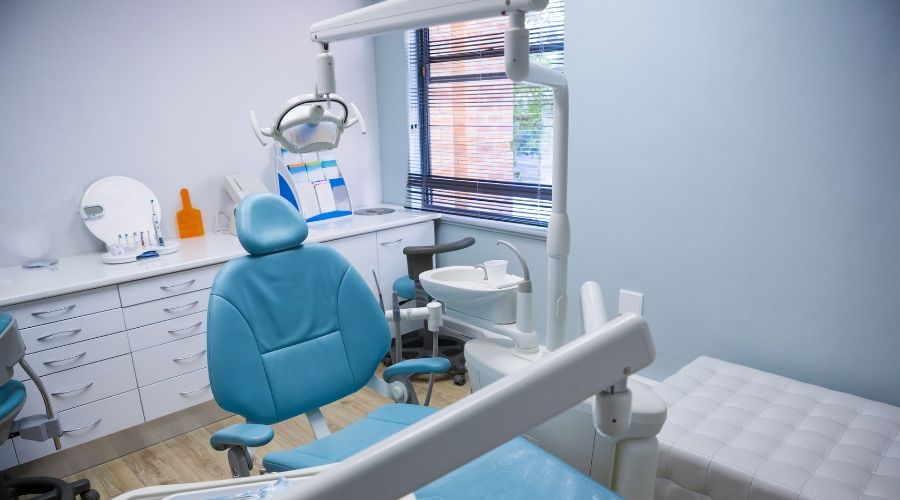 ¿Qué debe garantizar una clínica dental?